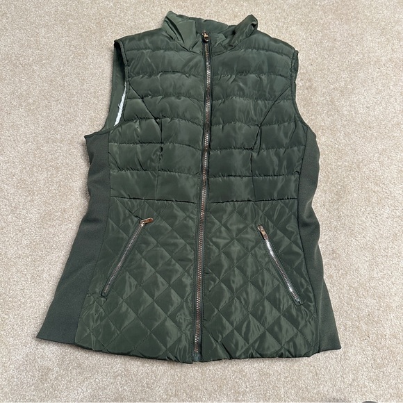 Women’s vest. - Picture 1 of 5